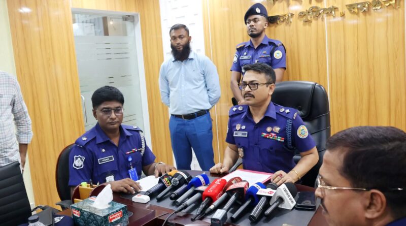বরগুনায় অটোরিকশা চালক হত্যা মামলায় ৫ ঘন্টার মধ্যে ২ আসামী গ্রেফতার – পুলিশ সুপার প্রেস ব্রিফিং