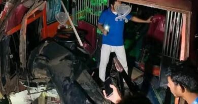 বাস -ট্রাক সংঘর্ষে