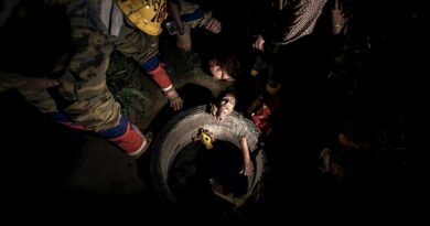 গর্তে পড়লো শিশু সাজিদ—উদ্ধার অভিযানের现场 ছবি