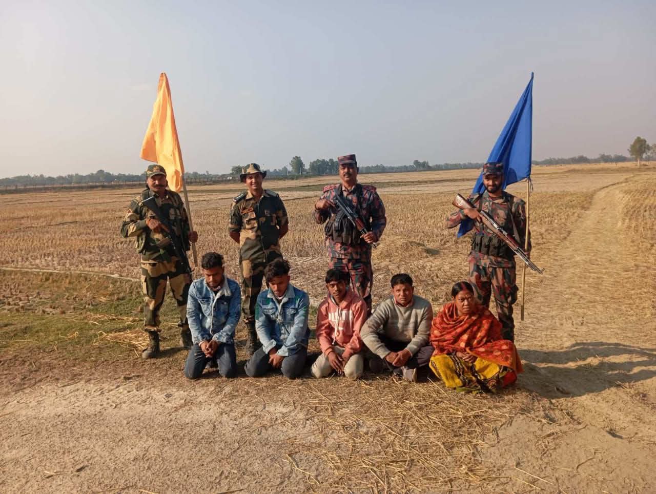 বিরলে বিএসএফ কর্তৃক আটককৃত বাংলাদেশী নাগরিকদের পতাকা বৈঠকের মাধ্যমে বিজিবির নিকট হস্তান্তর